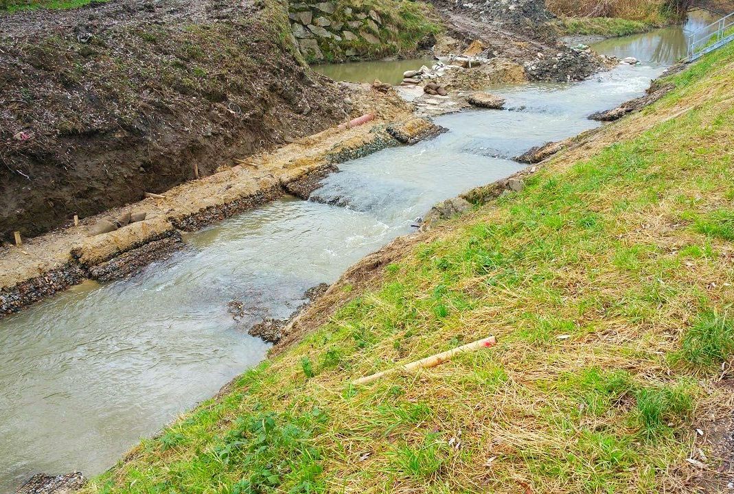 Fertige Fischtreppe mit Steinmatratzen