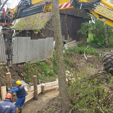 Einbau von Holzpiloten