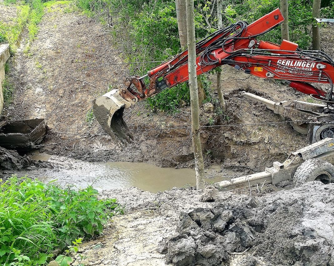 Beseitigung der Verlandungen unter der Brücke